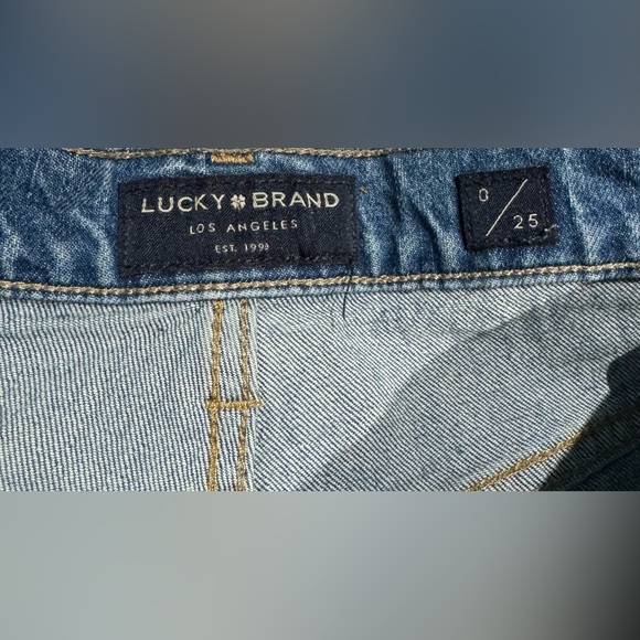 🛍️ Lucky brand boyfriend denim shorts, size 0/25 - Picture 3 of 6